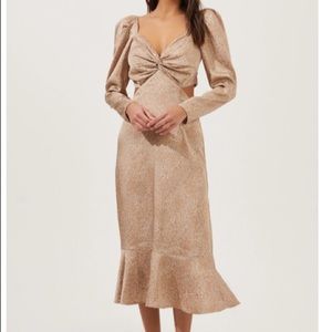 ASTR THE LABEL LAINIE TWIST FRONT SATIN FLORAL PUFF SLEEVE MIDI DRESS